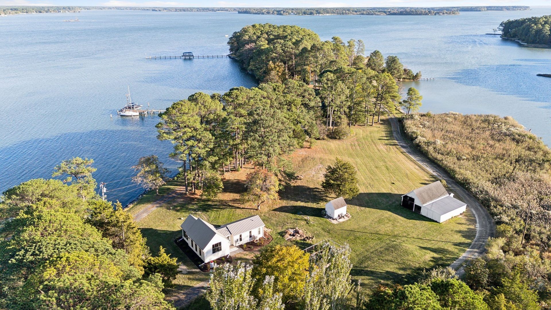 Luxury Waterfront Accommodation